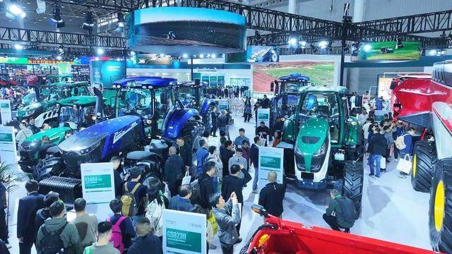 濰柴雷沃新能源拖拉機閃耀2025國際農機展:新能源
